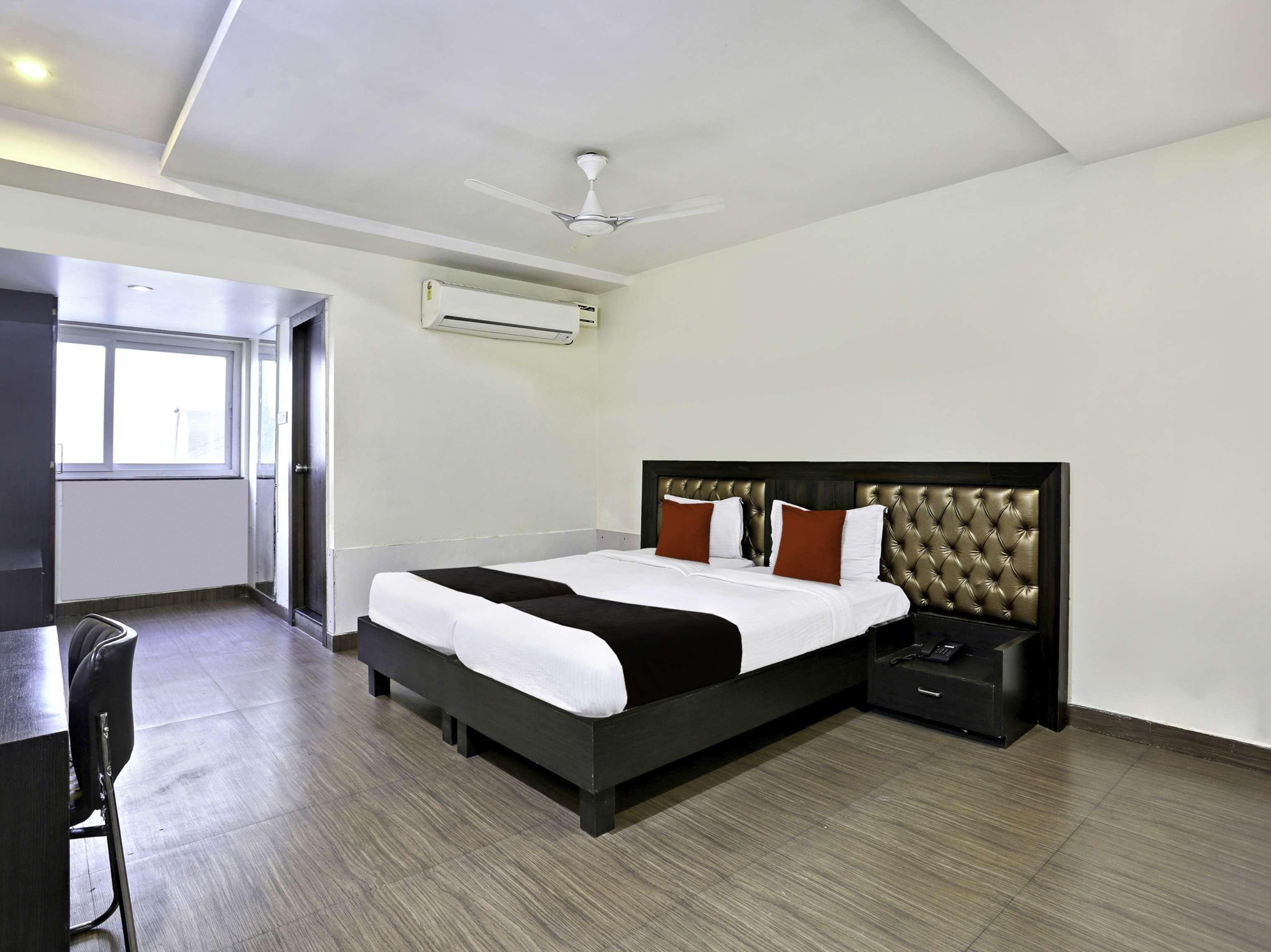 Townhouse Halcyon Deccan Inn Near Shilparamam Kondapur  Exteriér fotografie