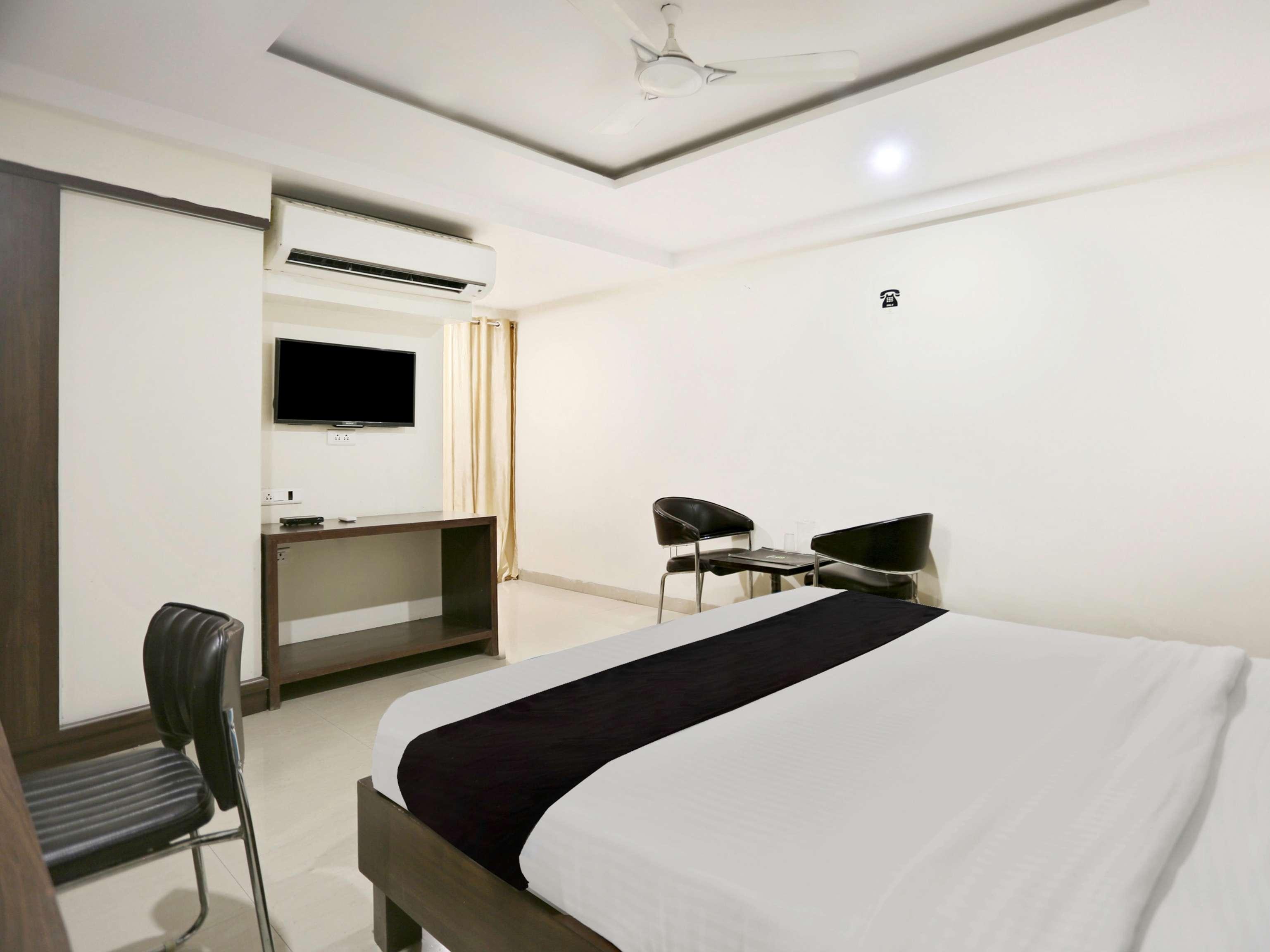 Townhouse Halcyon Deccan Inn Near Shilparamam Kondapur  Exteriér fotografie
