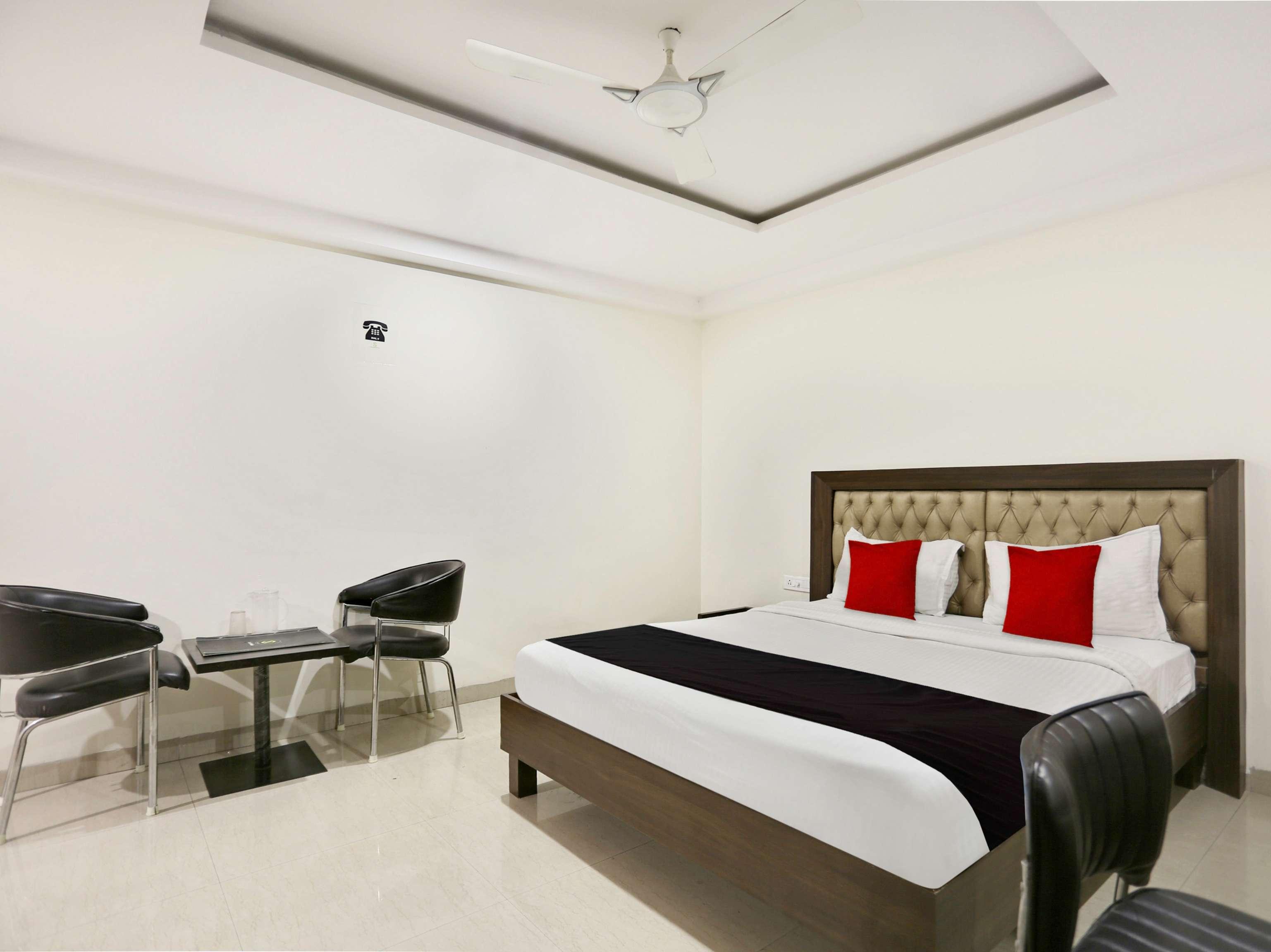 Townhouse Halcyon Deccan Inn Near Shilparamam Kondapur  Exteriér fotografie
