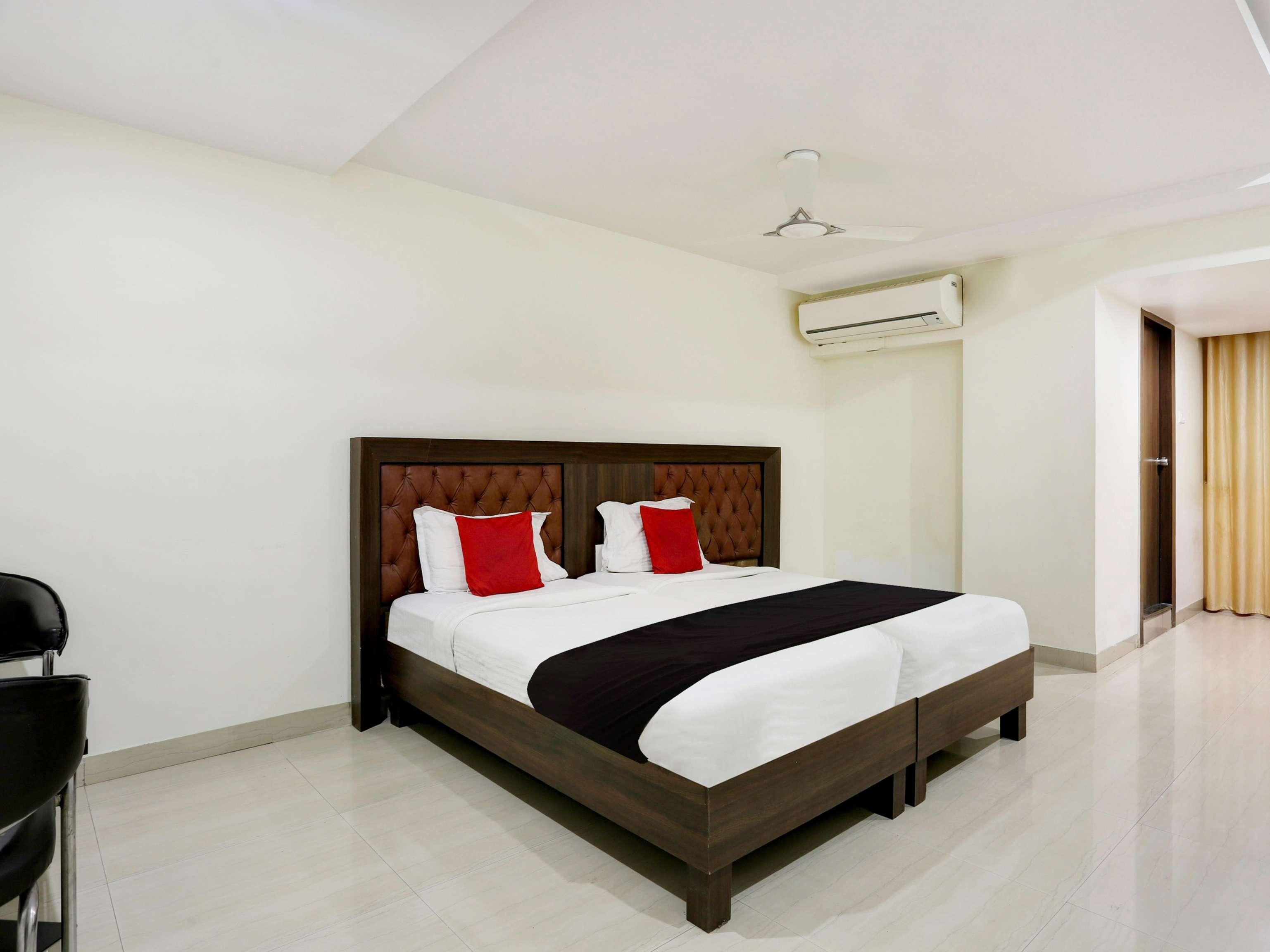 Townhouse Halcyon Deccan Inn Near Shilparamam Kondapur  Exteriér fotografie