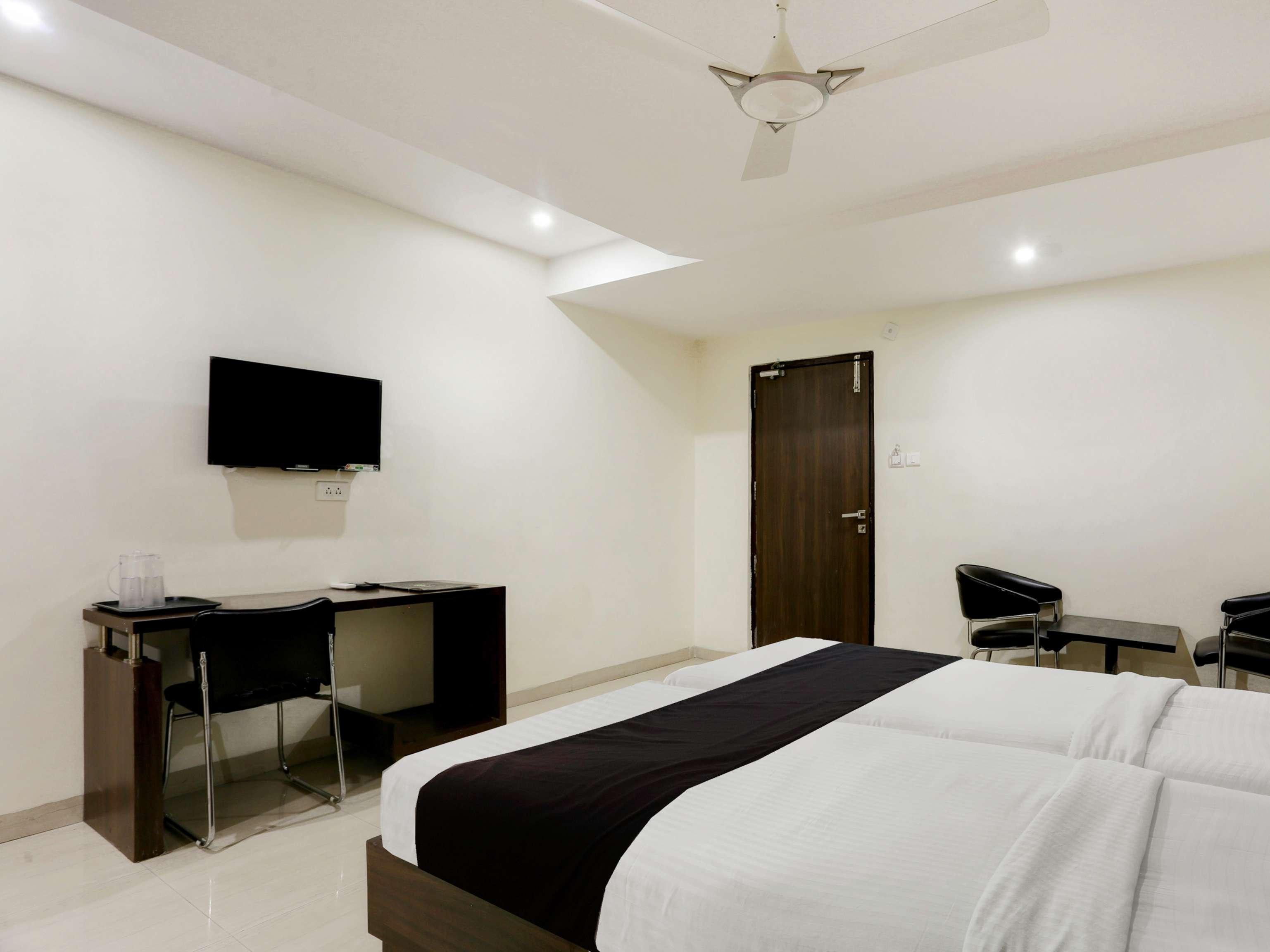 Townhouse Halcyon Deccan Inn Near Shilparamam Kondapur  Exteriér fotografie