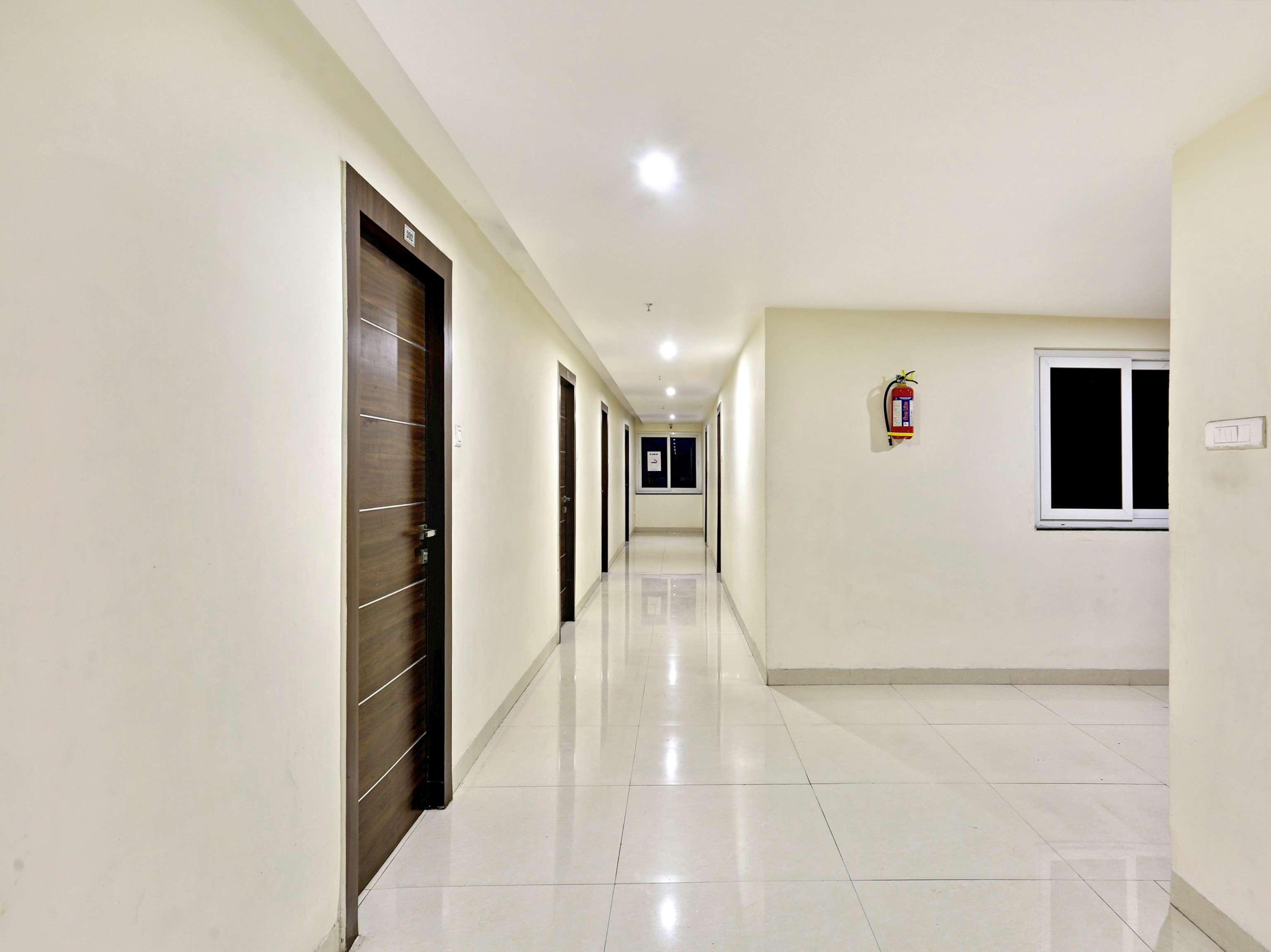 Townhouse Halcyon Deccan Inn Near Shilparamam Kondapur  Exteriér fotografie