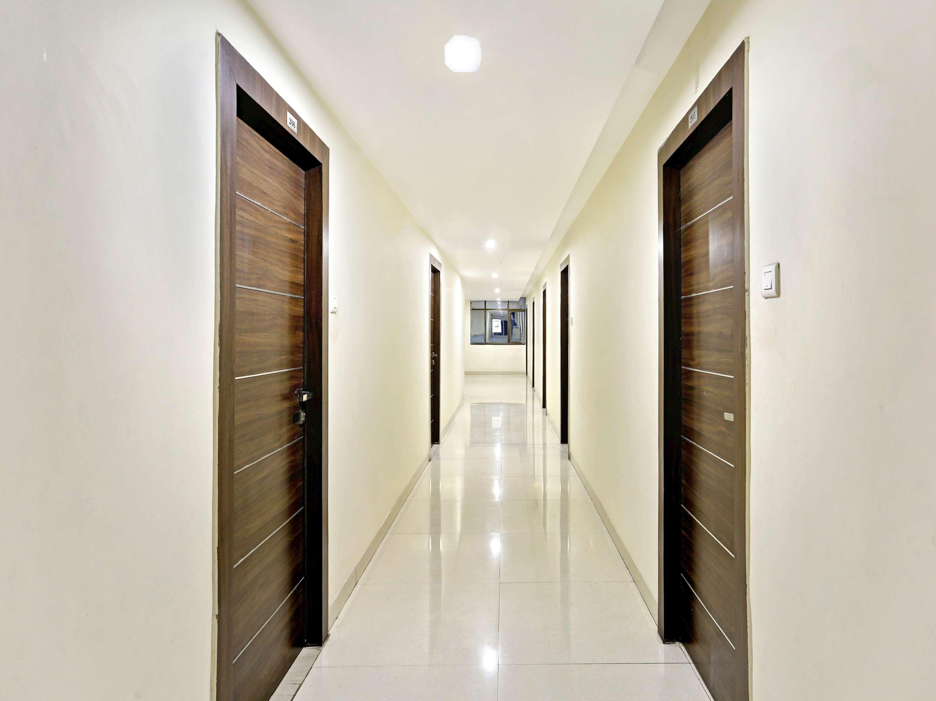 Townhouse Halcyon Deccan Inn Near Shilparamam Kondapur  Exteriér fotografie