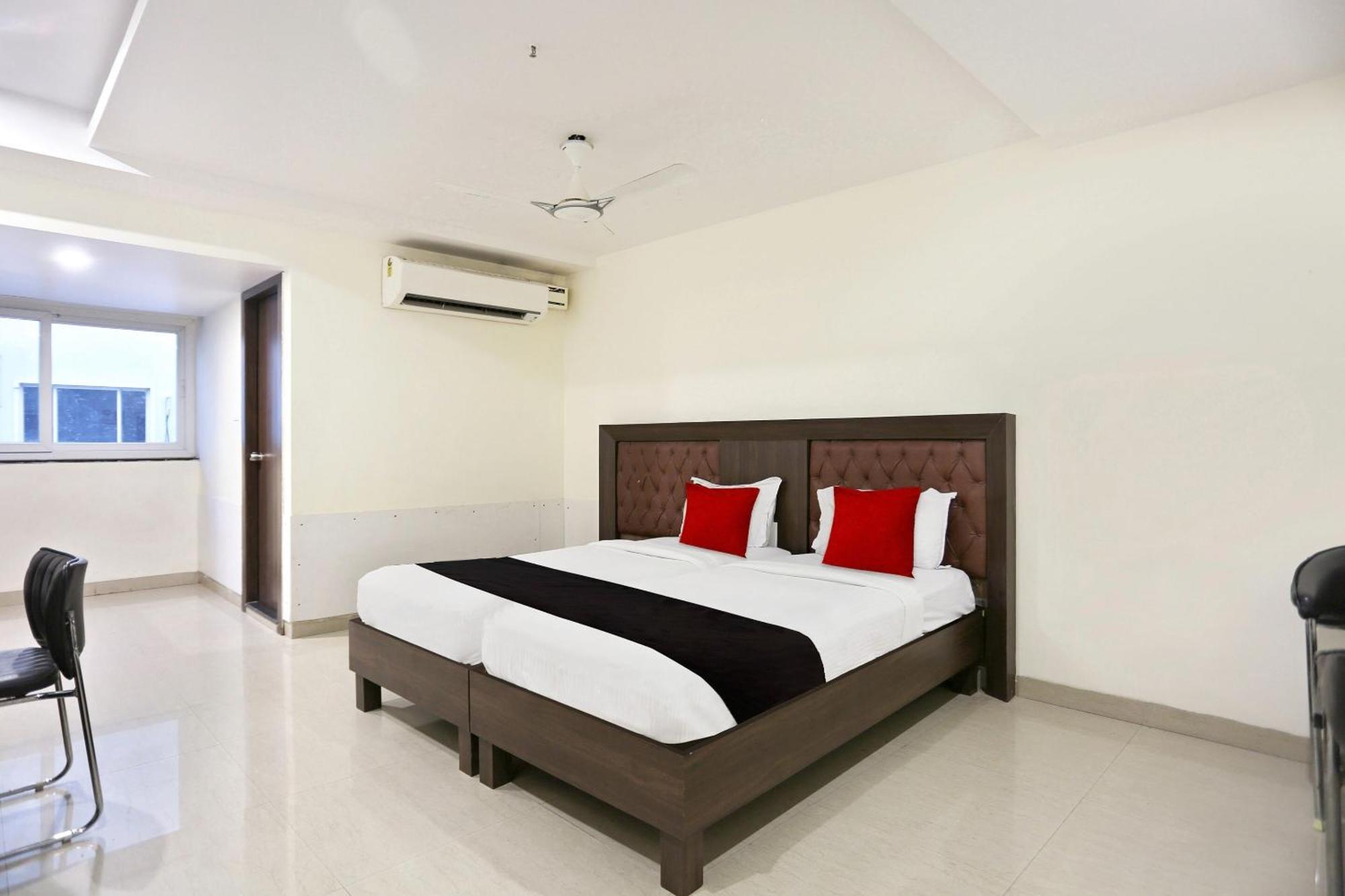 Townhouse Halcyon Deccan Inn Near Shilparamam Kondapur  Exteriér fotografie