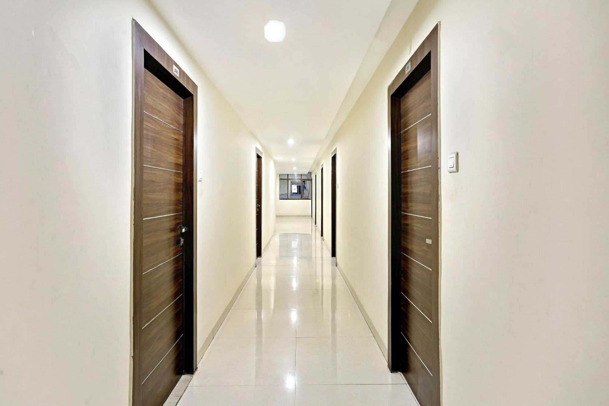 Townhouse Halcyon Deccan Inn Near Shilparamam Kondapur  Exteriér fotografie