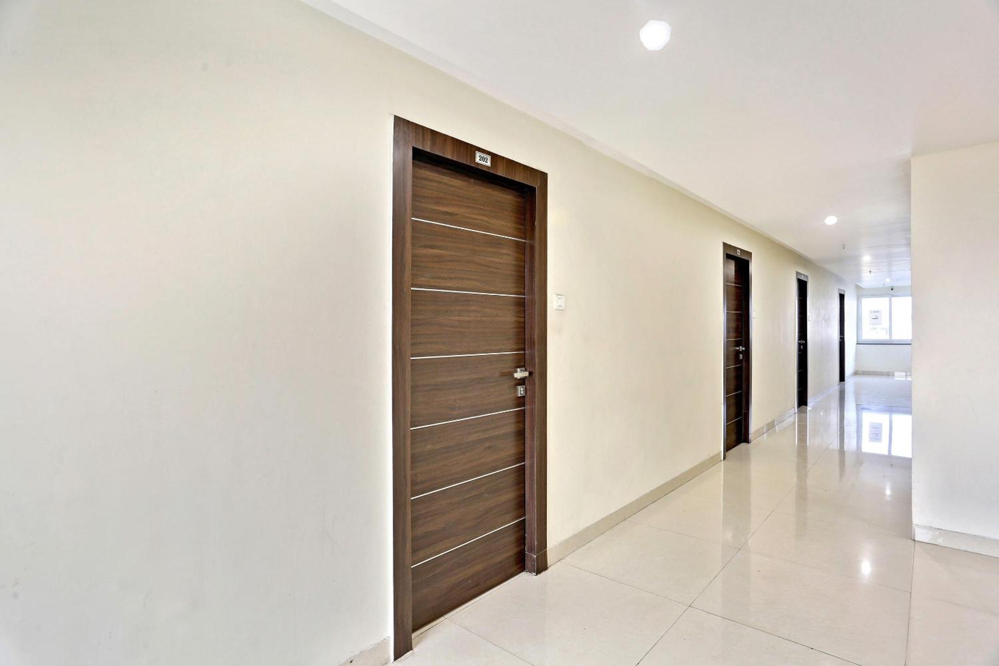 Townhouse Halcyon Deccan Inn Near Shilparamam Kondapur  Exteriér fotografie