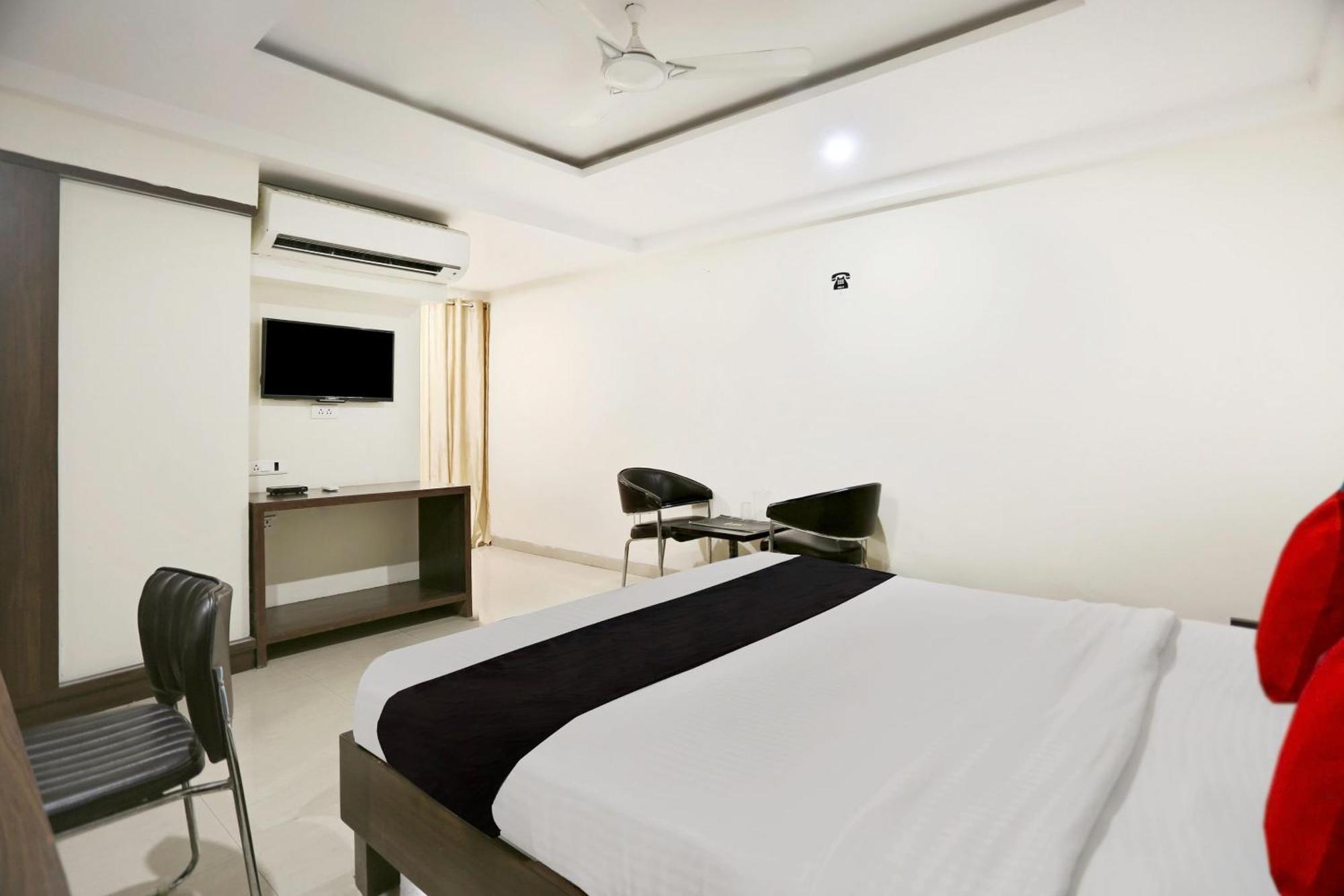 Townhouse Halcyon Deccan Inn Near Shilparamam Kondapur  Exteriér fotografie