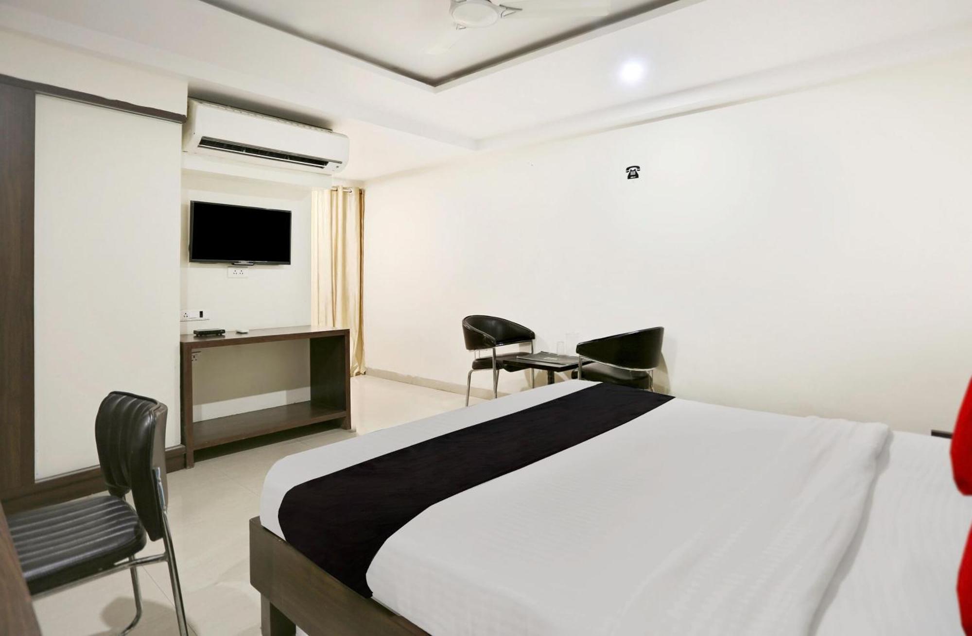 Townhouse Halcyon Deccan Inn Near Shilparamam Kondapur  Exteriér fotografie