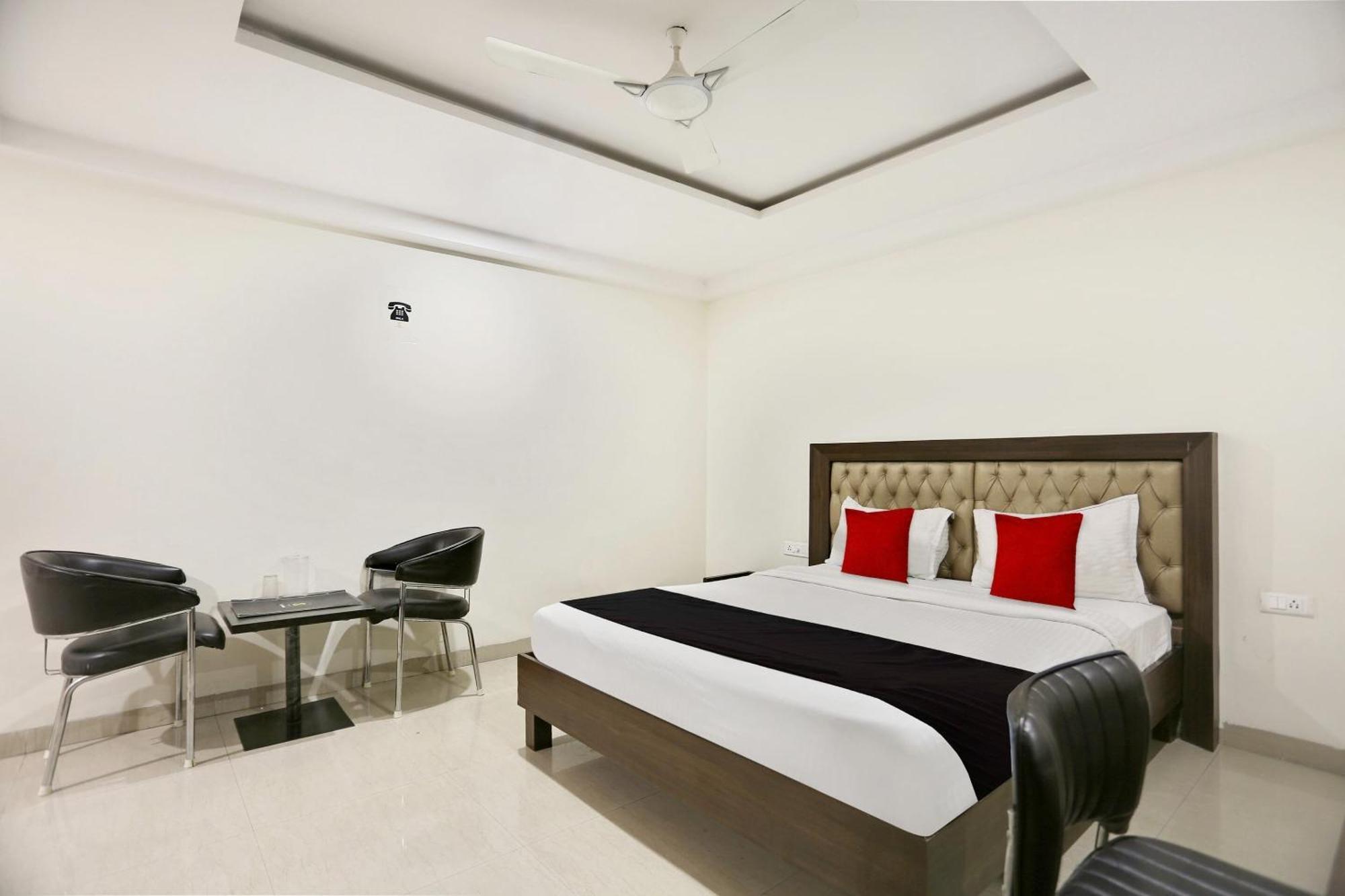 Townhouse Halcyon Deccan Inn Near Shilparamam Kondapur  Exteriér fotografie